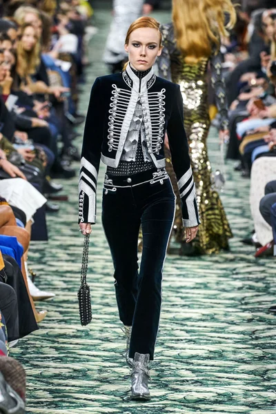 Look 17